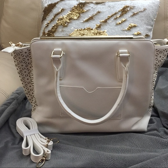 JUSTFAB White + Gold Eyelet FAUX Leather Tote NWOT - Picture 3 of 7